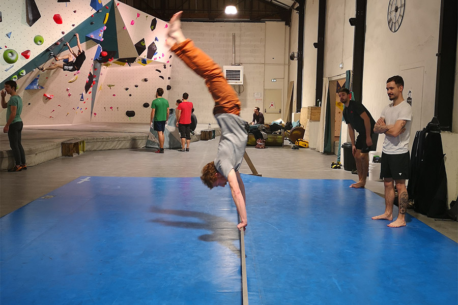 Quelques tricks sur la slackline